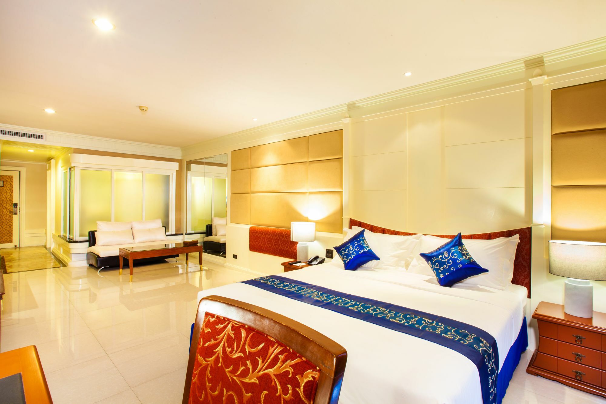 FLORAL HOTEL - DOLPHIN CIRCLE PATTAYA ПАТТАЙЯ 4* (Таиланд) - от 3075 RUB |  NOCHI